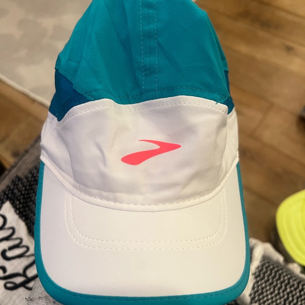 *NEVER BEEN WORN* Brooks Teal and White Cap with Pink Accent